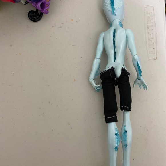 Monster High Gil Gillington Doll - Picture 4 of 6